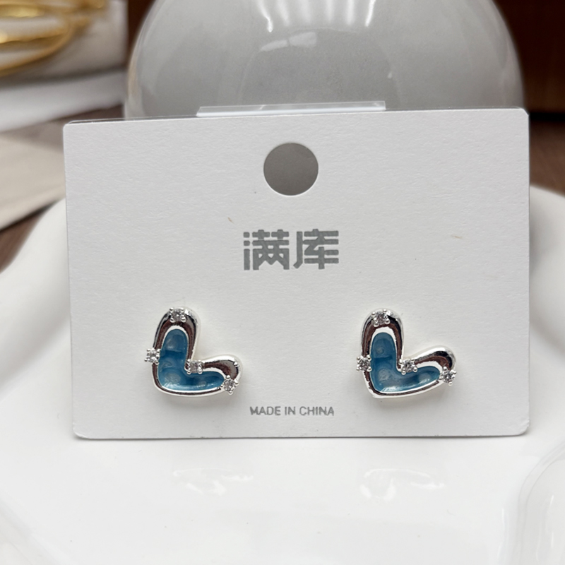 精致闪亮蓝色爱心耳钉